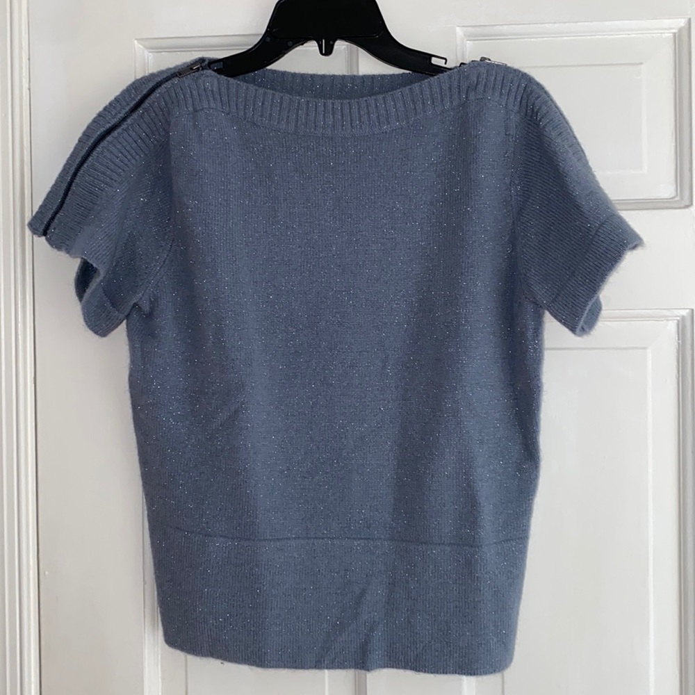 MARC by Marc jacobs  size small sweater w zipper detail on shoulders